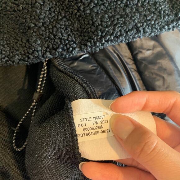 Under Armour Vest Womens S Small Black Mission Fleece Mixed Media Panel Full Zip - Picture 11 of 13